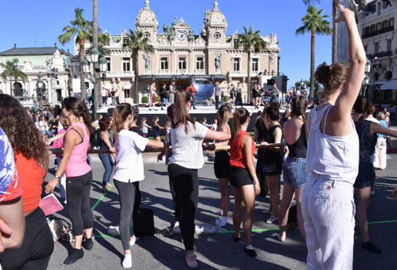 The Giant Barre | F(ê)aites de la Danse