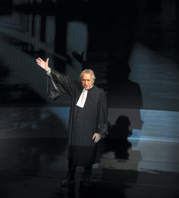 Theatre - "L'audience est ouverte"